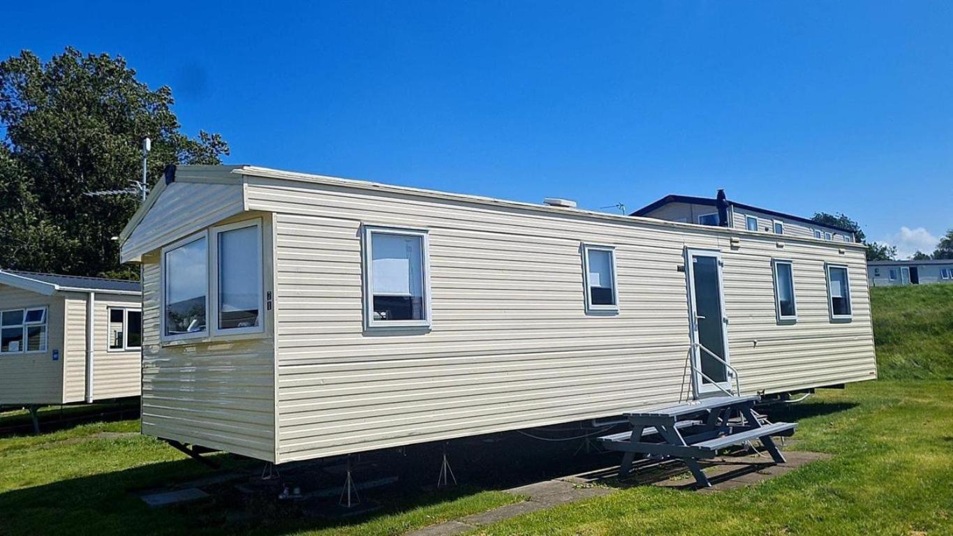 Seaside Caravan Retreat In Ayr Villa Exterior photo